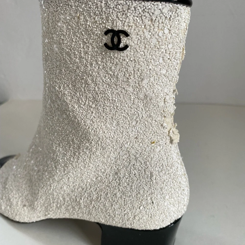 SOLD☄️ON TRADESY DEFECTIVE CHANEL RUNWAY ‘ASTRONAUT’ COLLECTION BOOT - Picture 15 of 15